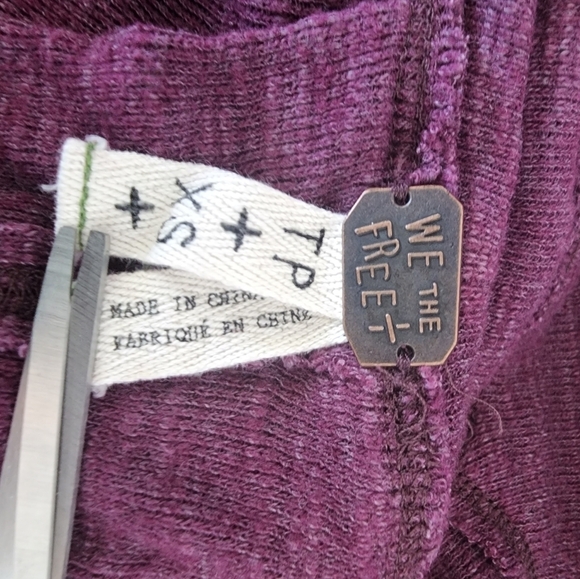 We The Free People | Split Back Turtleneck Tunic Plum Color Size XS - Picture 4 of 6